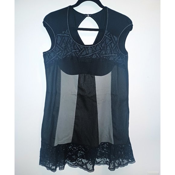 EUC XL Kollontai Black & Grey Lace Tunic - Picture 2 of 3